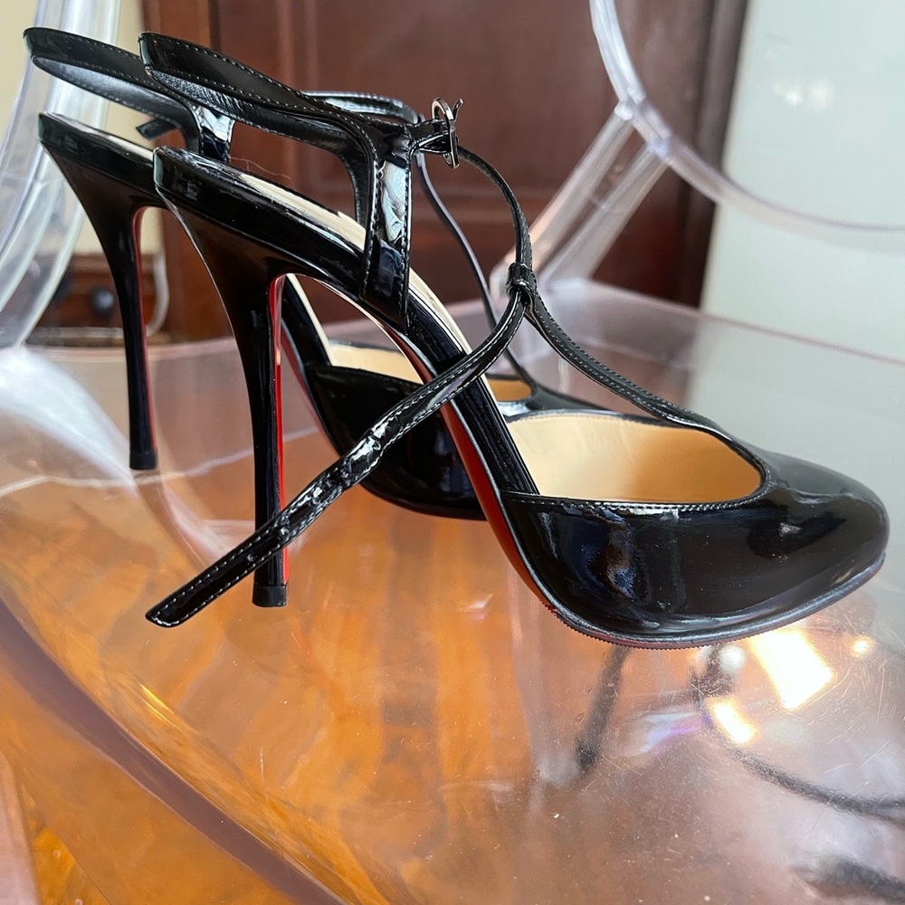Christian Louboutin patent leather Mary Janes sz36 EXCELLENT CONDITION